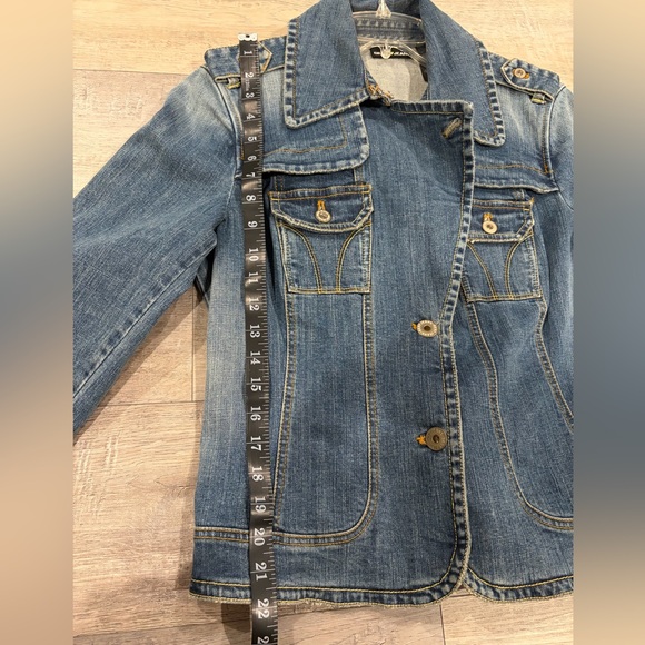 DKNY Jeans Fitted Denim Jacket • Cropped Jean Jacket • Size L 💙 - Picture 6 of 8
